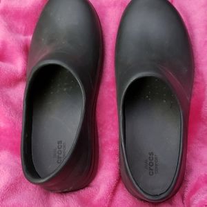 Crocs work shoes 9W black